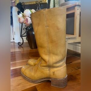 Campus Frye Boots barely worn and in great condition